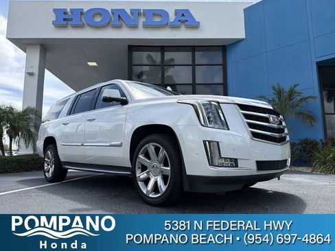 Used 2019 Cadillac Escalade ESV Luxury RWD image 1