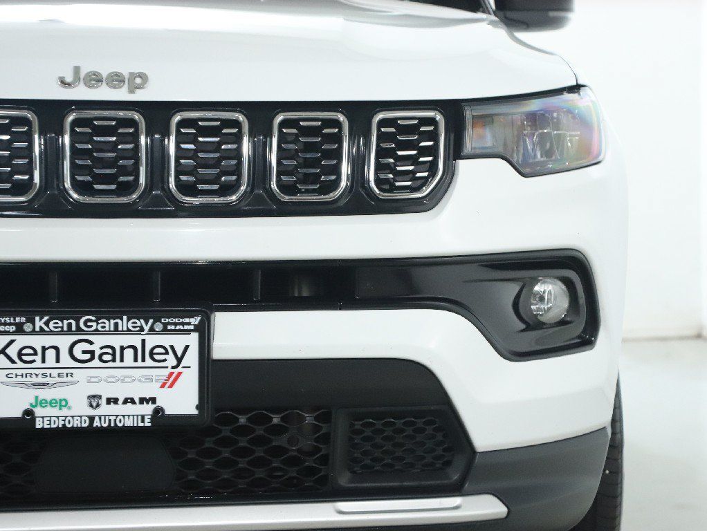 Used 2025 Jeep Compass Limited AWD/4WD image 7
