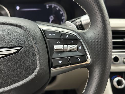 Used 2025 Genesis G70 2.5T image 17