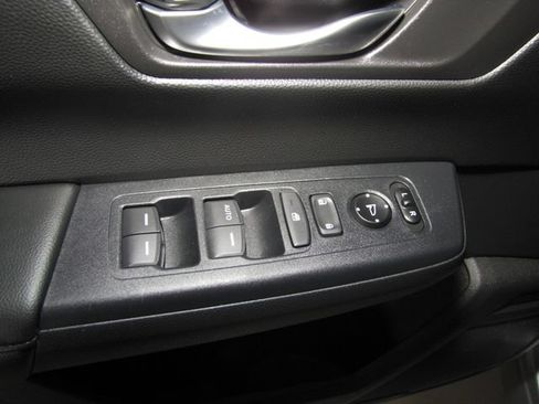 Used 2025 Honda CR-V LX image 10