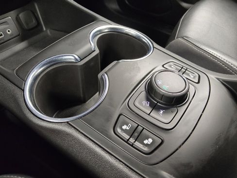 Used 2024 GMC Terrain SLT FWD image 26