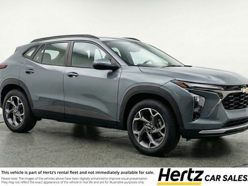 Used 2025 Chevrolet Trax LT image 1