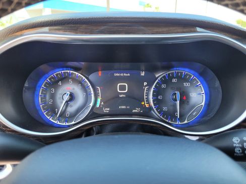 Used 2023 Chrysler Pacifica Limited image 24