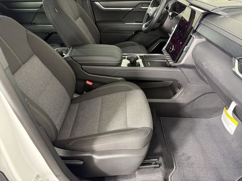 New 2025 GMC Acadia Elevation image 11