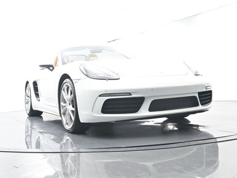 Certified 2017 Porsche 718 Boxster RWD image 61