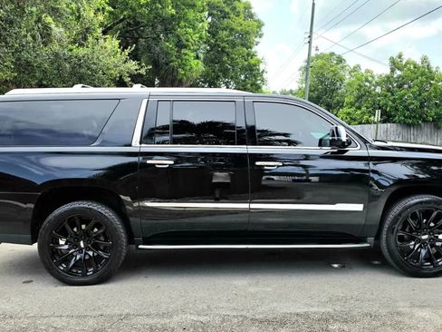 Used 2017 Cadillac Escalade ESV Luxury AWD/4WD image 12