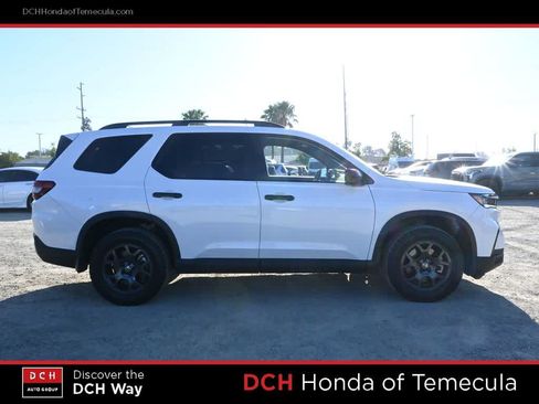 Used 2025 Honda Pilot TrailSport image 5