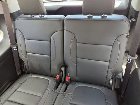 Used 2023 GMC Acadia SLT w/ Elevation Edition FWD image 7
