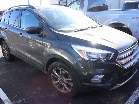 Used 2018 Ford Escape SE image 2