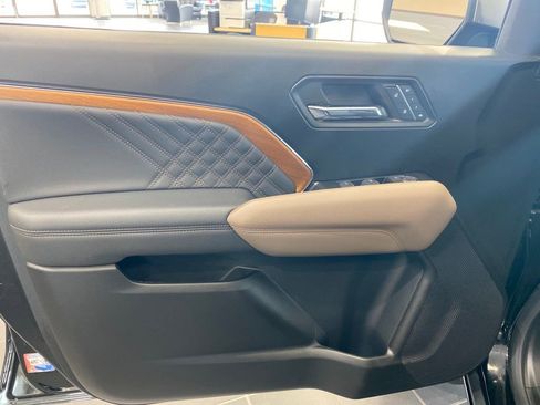 Used 2024 GMC Canyon Denali image 13