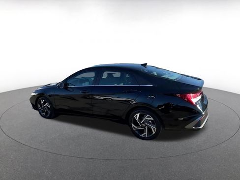 Used 2025 Hyundai Elantra SEL image 10