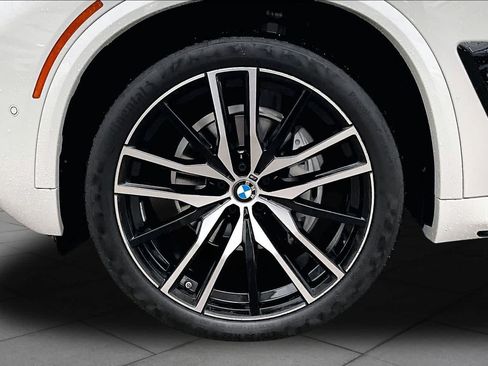 Used 2024 BMW X5 sDrive40i w/ M Sport Package RWD image 11