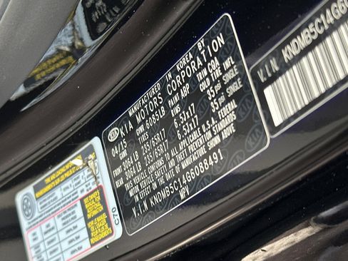 Used 2016 Kia Sedona LX w/ LX Convenience Package image 26