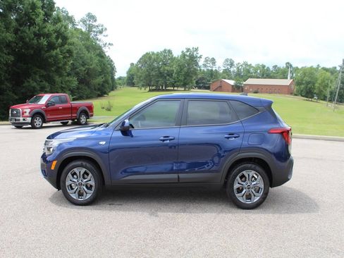 Used 2026 Kia Seltos LX FWD image 9