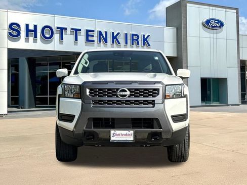 Used 2025 Nissan Frontier SV w/ Tow Package AWD/4WD image 2