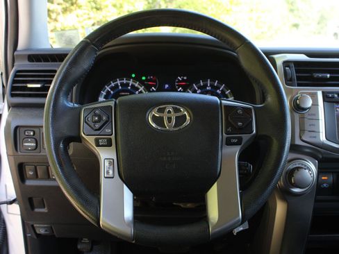 Used 2016 Toyota 4Runner SR5 AWD/4WD image 10