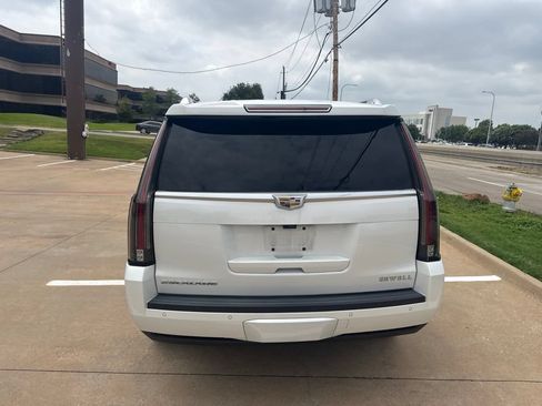 Used 2017 Cadillac Escalade Premium Luxury AWD/4WD image 13