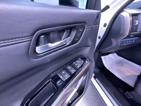 Used 2022 Nissan Pathfinder Platinum w/ Cargo Package AWD/4WD image 12