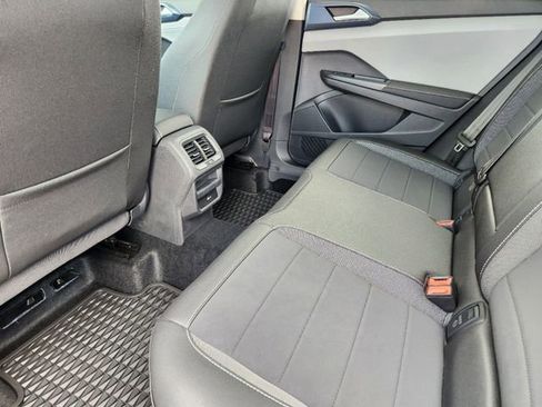 New 2024 Volkswagen Taos SE image 21
