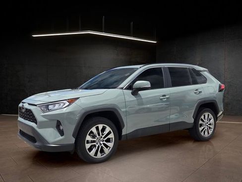 Used 2020 Toyota RAV4 XLE Premium FWD image 3