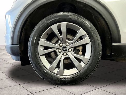 Certified 2023 Ford Explorer XLT w/ Equipment Group 202A AWD/4WD image 8