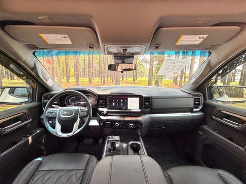Used 2025 GMC Sierra 1500 Elevation w/ Preferred Package AWD/4WD image 2