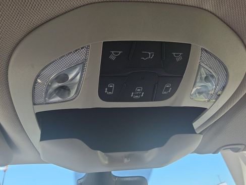 Used 2023 Chrysler Pacifica Touring-L FWD image 28