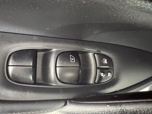 Used 2018 Nissan Rogue S FWD image 18