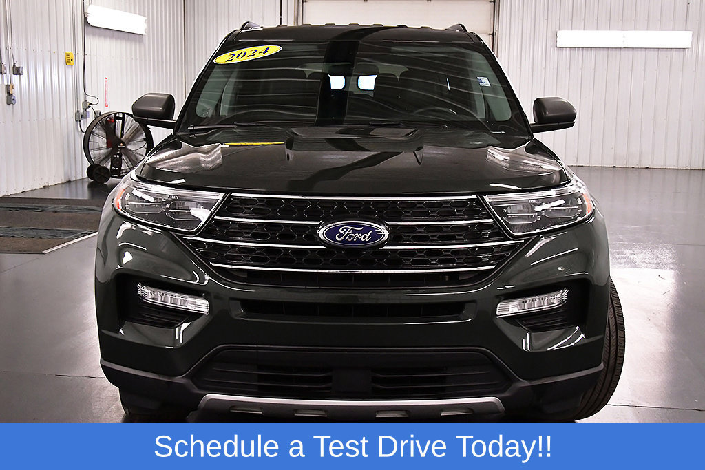 Used 2024 Ford Explorer XLT w/ Equipment Group 202A AWD/4WD image 2