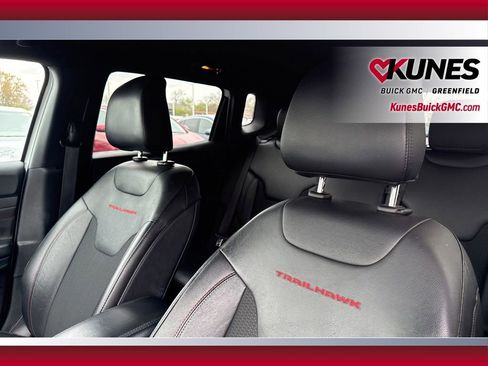 Used 2025 Jeep Compass Trailhawk AWD/4WD image 18