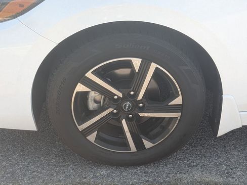 Used 2024 Nissan Sentra SV image 9