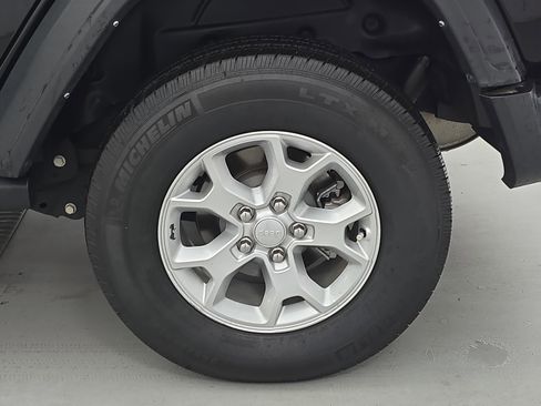 Used 2021 Jeep Wrangler Unlimited Islander image 32