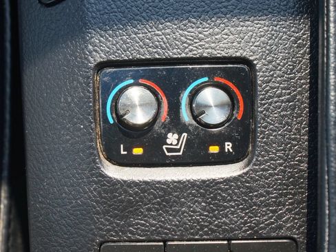 Used 2013 Toyota Avalon Limited FWD image 9