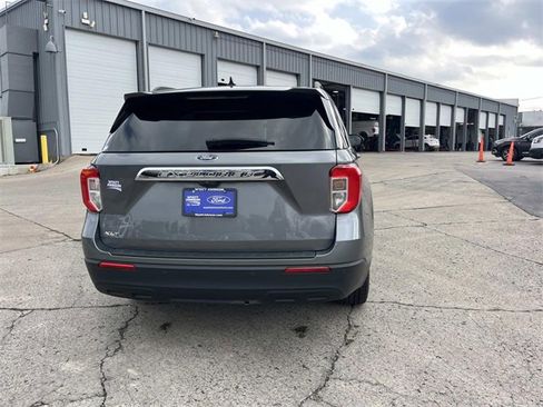 Used 2023 Ford Explorer XLT image 4