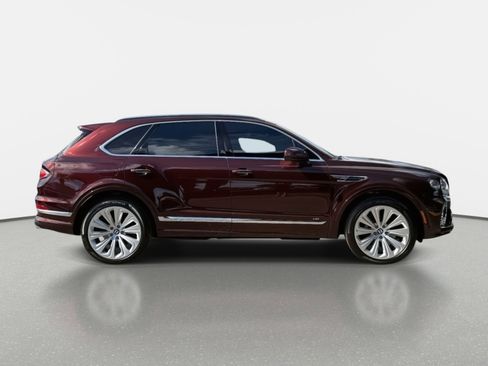 Used 2022 Bentley Bentayga image 2