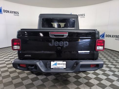 Used 2022 Jeep Gladiator Sport AWD/4WD image 4