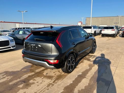 Used 2023 Kia Niro EX Touring FWD image 3