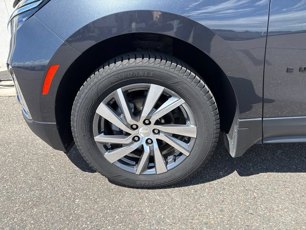 Used 2022 Chevrolet Equinox Premier w/ LPO, Floor Liner Package AWD/4WD image 5