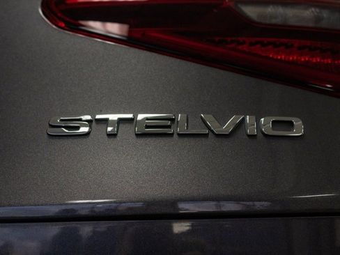 Used 2022 Alfa Romeo Stelvio Ti image 8