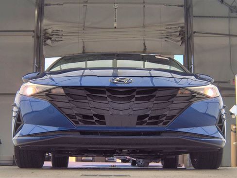 Used 2023 Hyundai Elantra SEL w/ Convenience Package FWD image 7