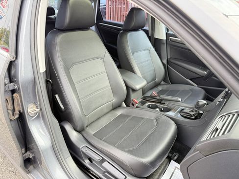 Used 2018 Volkswagen Passat 2.0T SE image 40