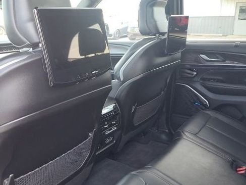 Used 2023 Jeep Grand Cherokee Overland w/ Advanced Protech Group III image 17