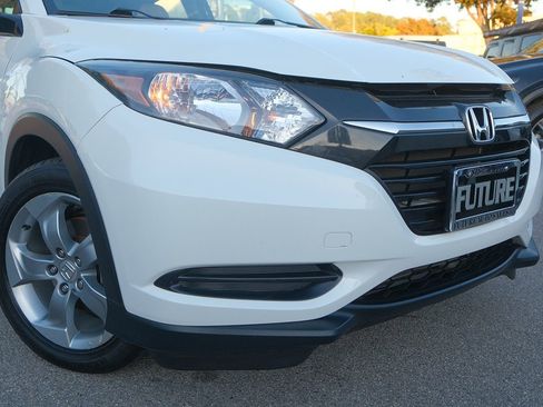 Used 2017 Honda HR-V LX image 7