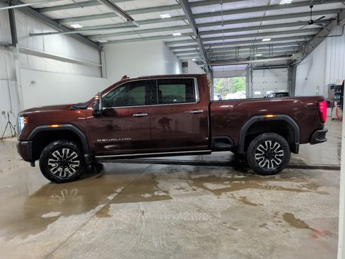 Used 2024 GMC Sierra 2500 Denali Ultimate AWD/4WD image 5