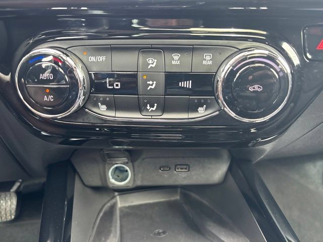 Used 2024 Chevrolet Trax RS w/ Sunroof Package FWD image 23