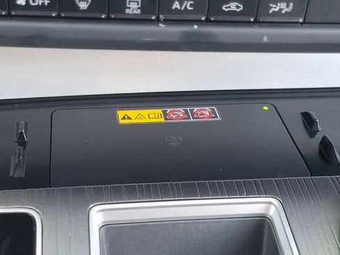 Used 2025 Toyota Sienna XLE w/ XLE Plus Package FWD image 14
