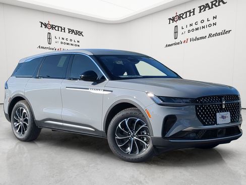New 2026 Lincoln Nautilus Premier AWD/4WD image 7