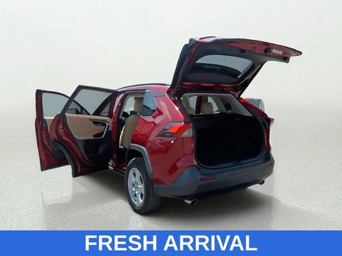 Used 2021 Toyota RAV4 XLE w/ Convenience Package FWD image 13