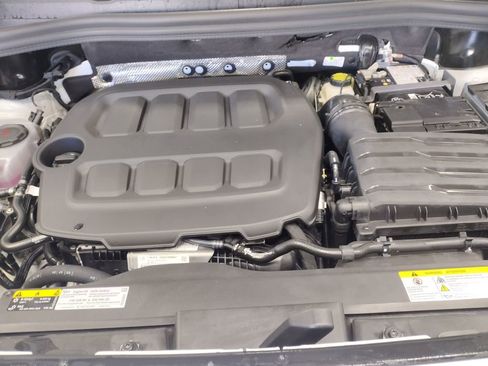 Used 2025 Volkswagen Tiguan SE FWD image 8