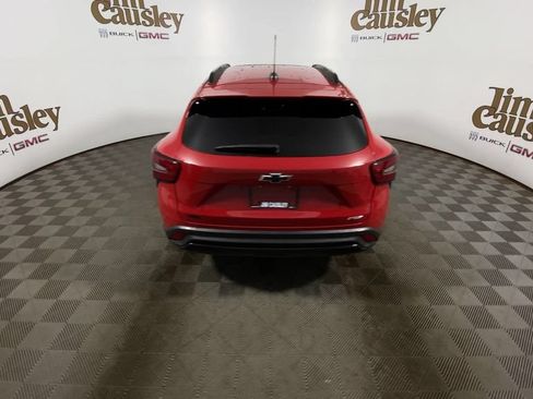 Used 2026 Chevrolet Trax RS w/ Sunroof Package FWD image 7